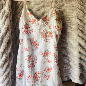 Adorable floral silky dress, size small